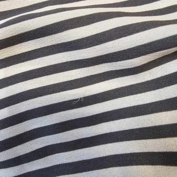 BOGO🎀Ann Taylor stripped V wrap tank top- Sz 10 - Picture 4 of 7